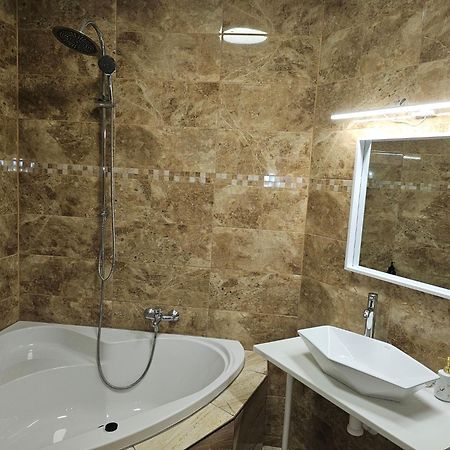 Hotel Taurus Ostrava Bagian luar foto