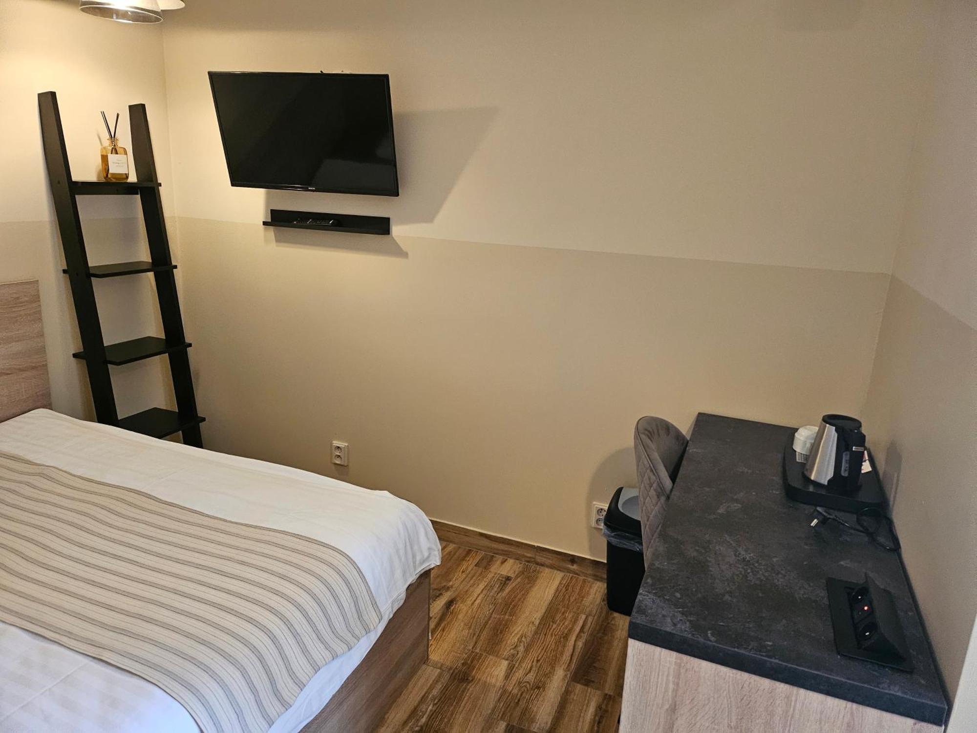Hotel Taurus Ostrava Bagian luar foto