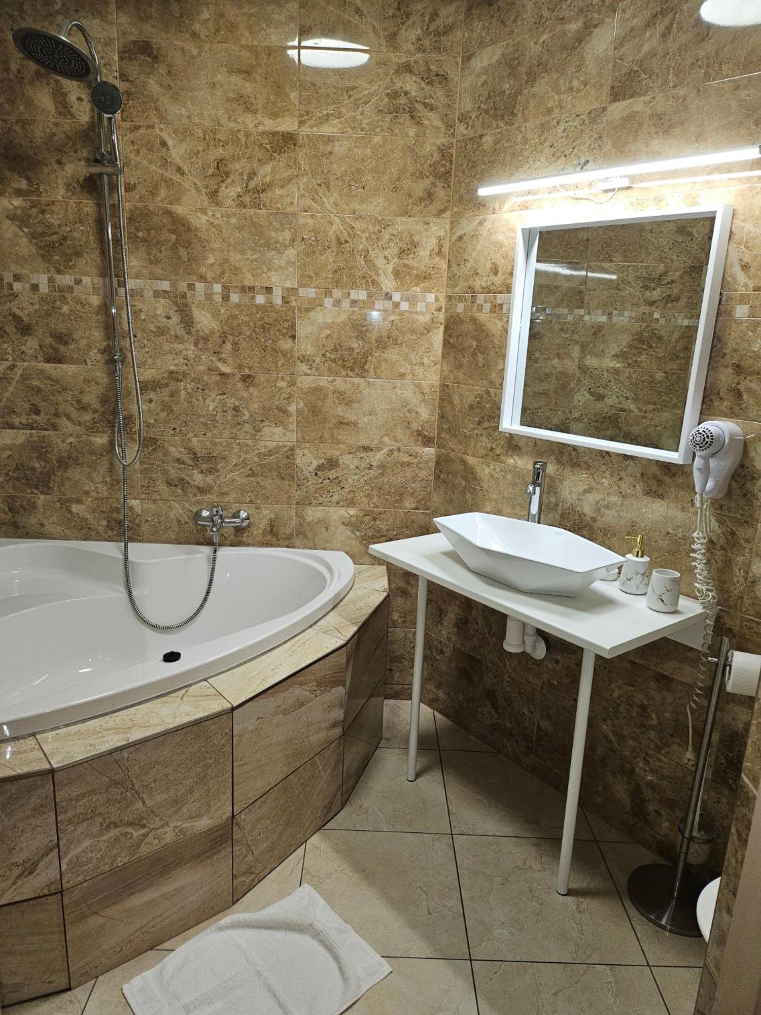 Hotel Taurus Ostrava Bagian luar foto