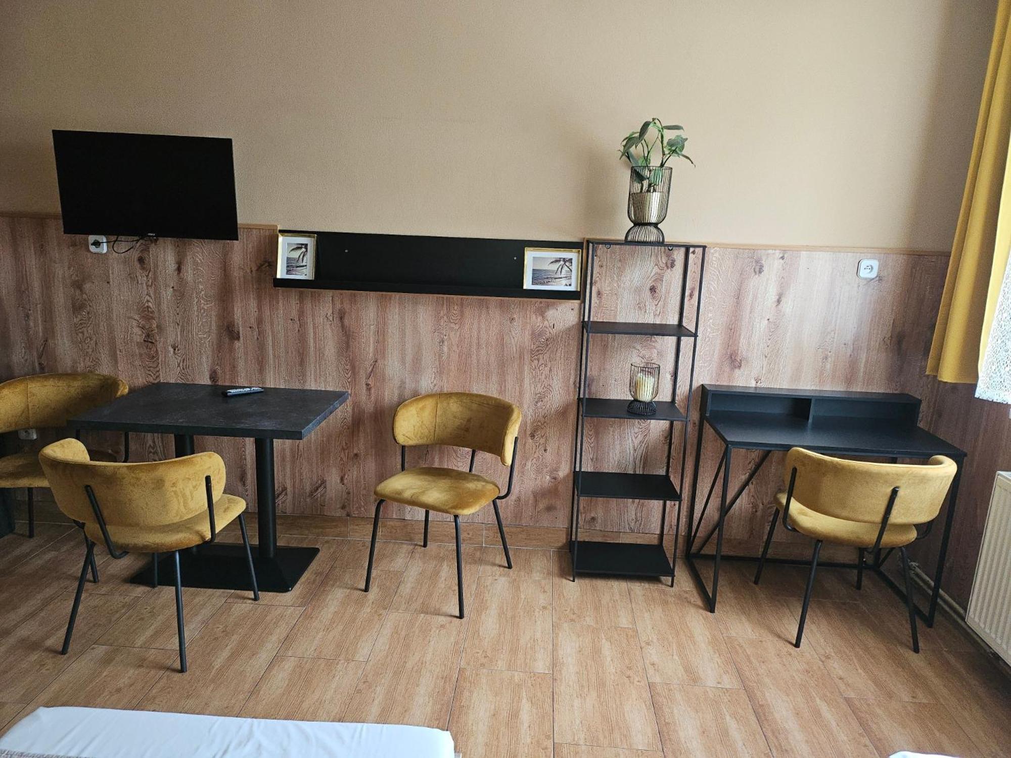 Hotel Taurus Ostrava Bagian luar foto