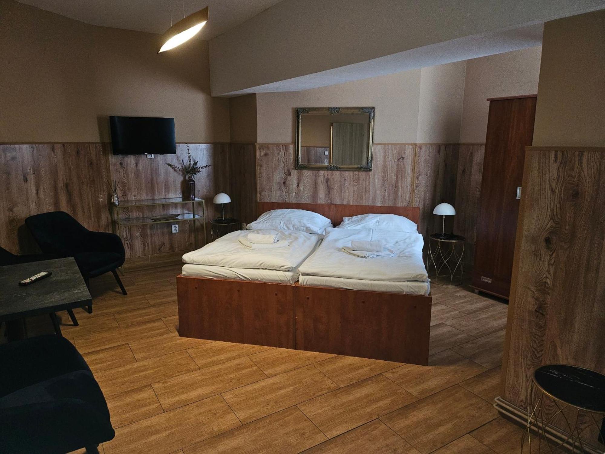 Hotel Taurus Ostrava Bagian luar foto