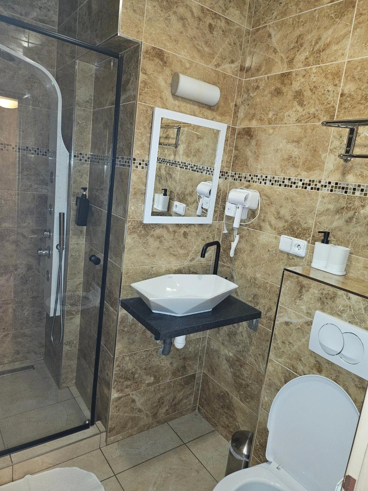 Hotel Taurus Ostrava Bagian luar foto