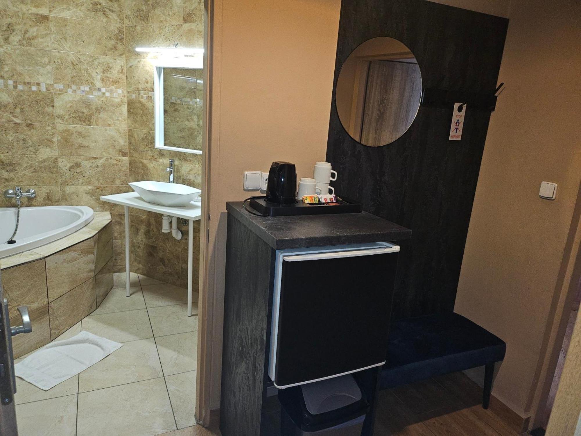 Hotel Taurus Ostrava Bagian luar foto