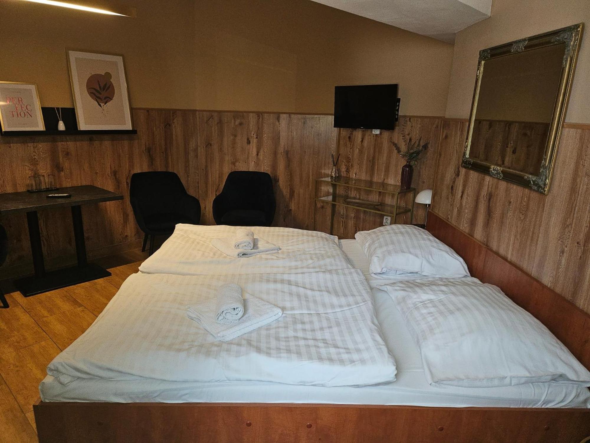 Hotel Taurus Ostrava Bagian luar foto