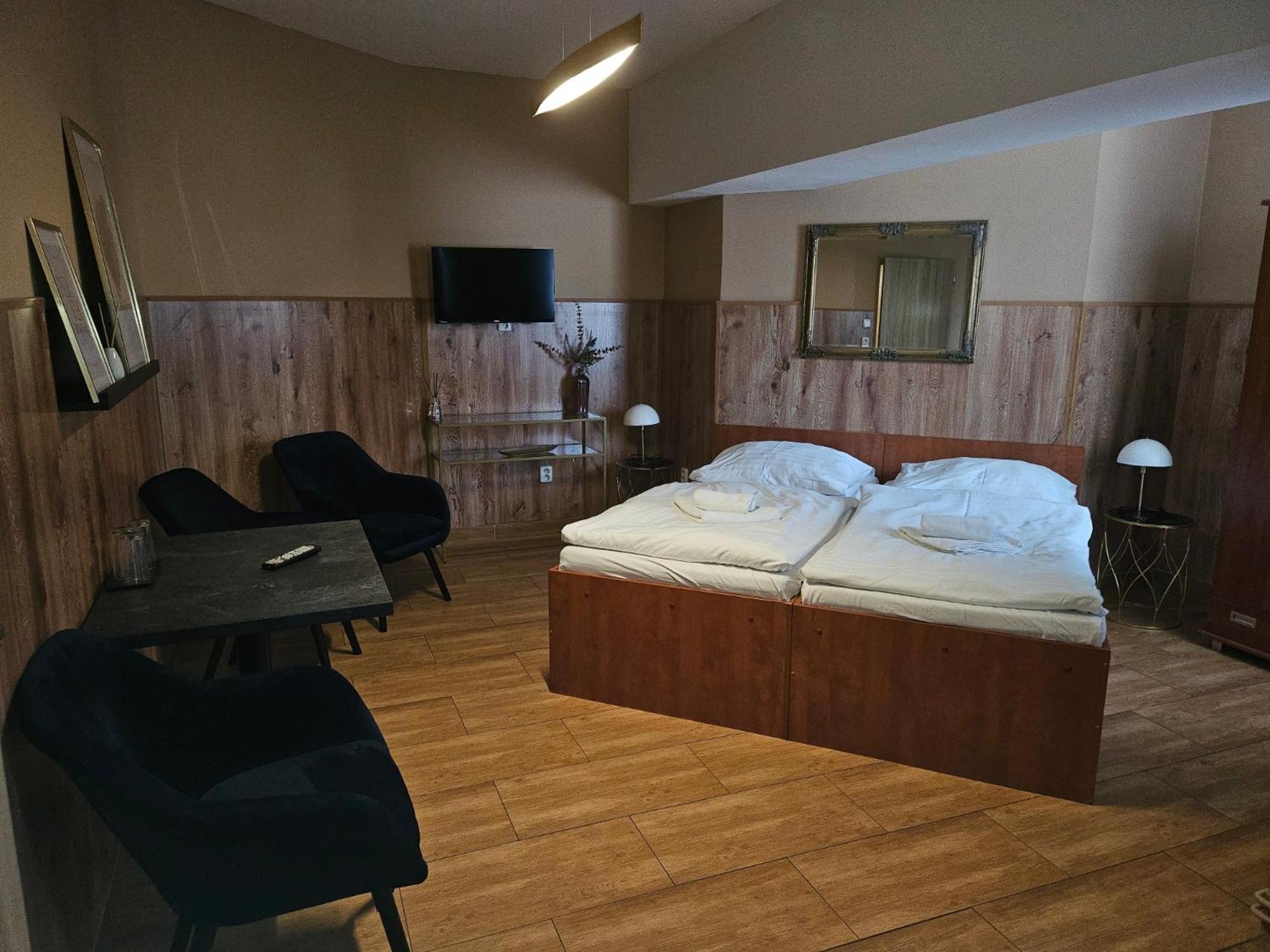Hotel Taurus Ostrava Bagian luar foto