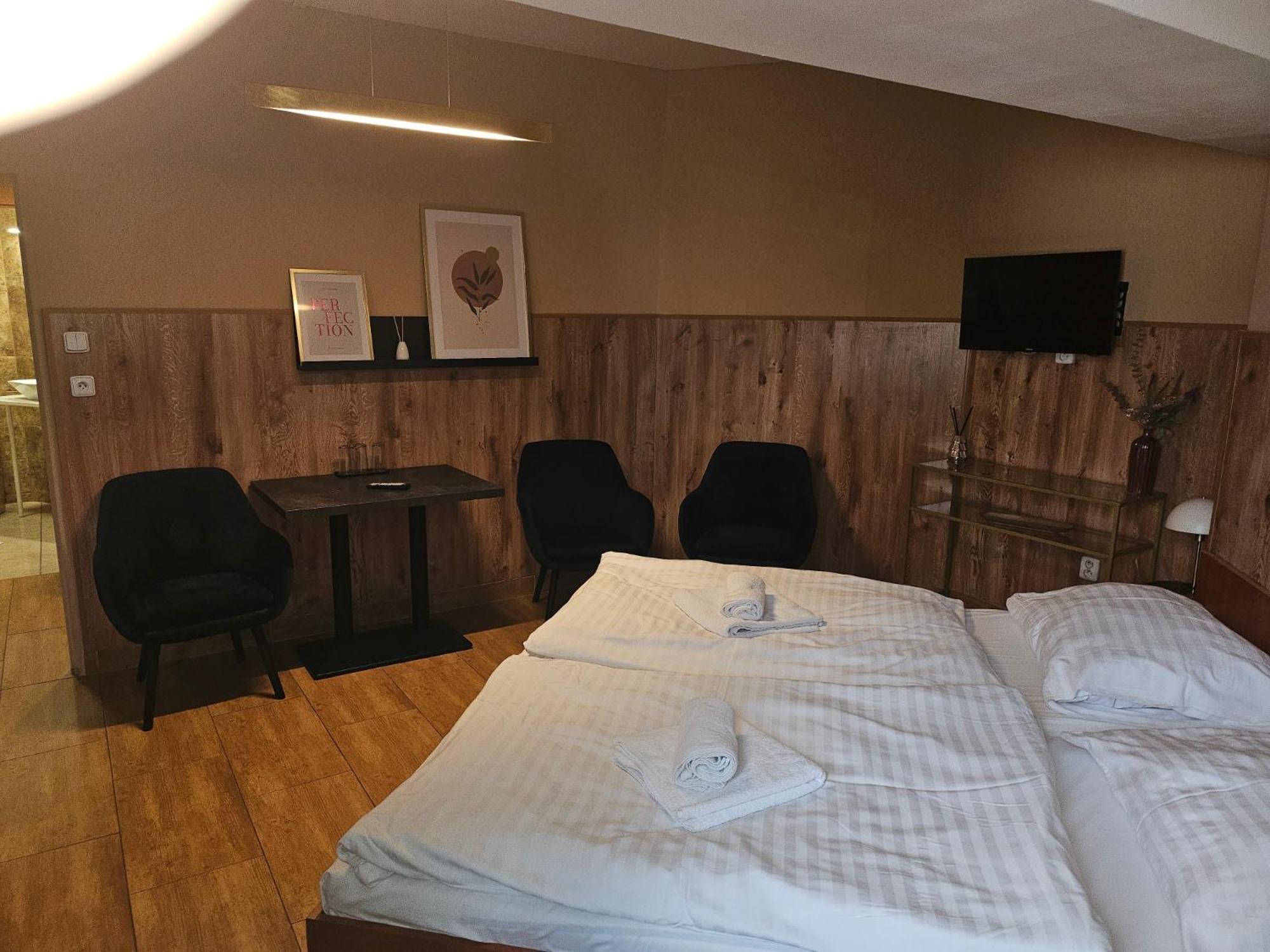 Hotel Taurus Ostrava Bagian luar foto