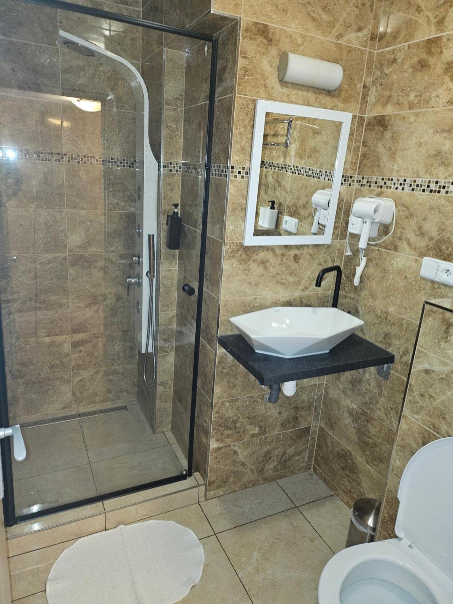 Hotel Taurus Ostrava Bagian luar foto