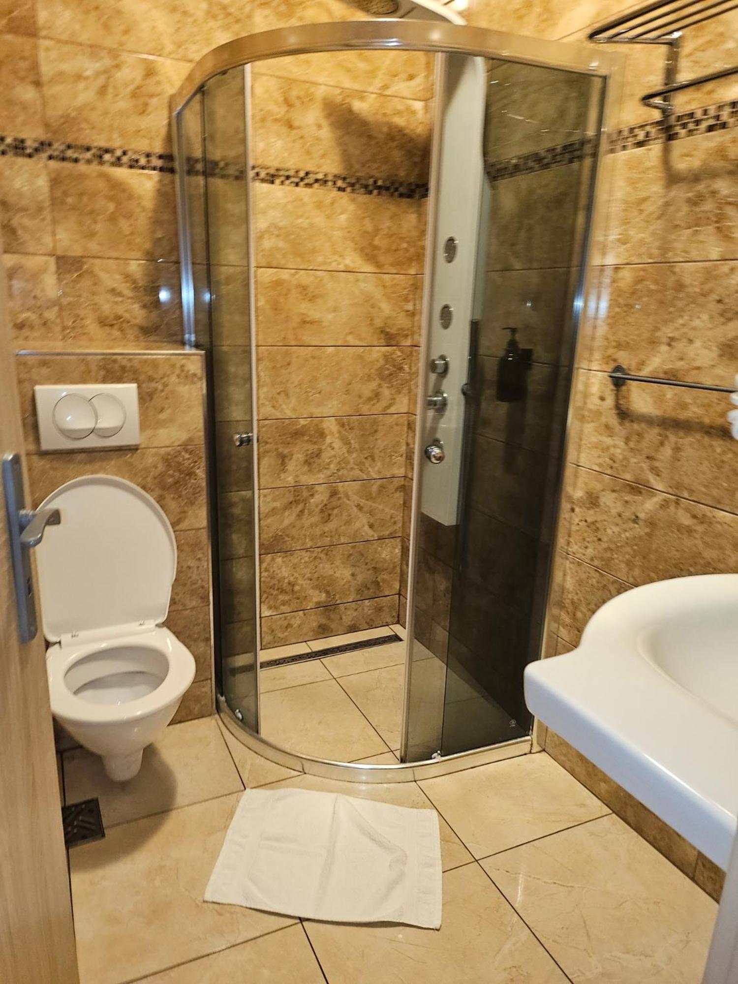 Hotel Taurus Ostrava Bagian luar foto