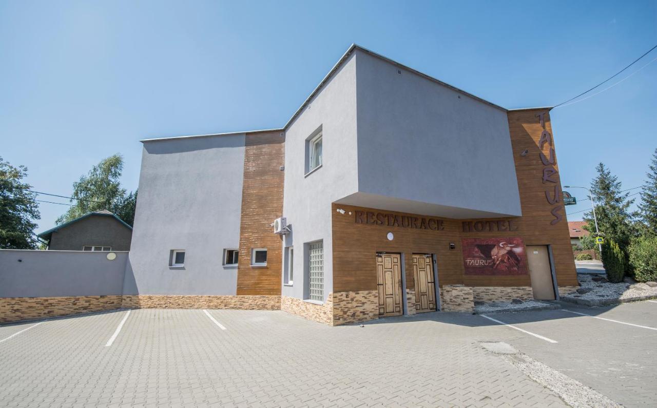 Hotel Taurus Ostrava Bagian luar foto